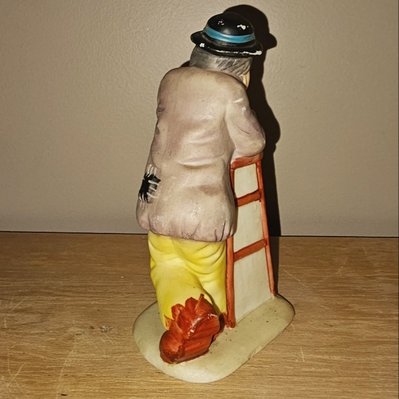 Vintage Emmet Kelly Jr. Porcelain Clown Leaning on Stool by Flambro - Picture 3 of 3